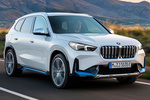 BMW iX1 xDrive30 iX1con Elementos BMW i Blue Todo terreno Mineral white metallic Exterior Lateral-Frontal 5 puertas