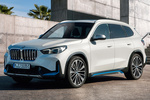 BMW iX1 xDrive30 iX1con Elementos BMW i Blue Todo terreno Mineral white metallic Exterior Frontal-Lateral 5 puertas