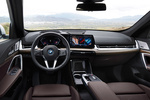 BMW iX1 xDrive30 Gama iX1 con Tapicer&iacute;a Sensatec Perforado Mokka Todo terreno Interior Salpicadero 5 puertas