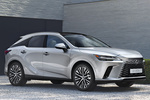 Lexus RX 450h+ Gama RX Todo terreno Sonic Silver Exterior Lateral-Frontal 5 puertas