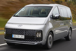 Hyundai Staria 2.2 CRDi 130 kW (177 CV) 4x4 AT 7 plazas Premium 7 plazas Monovolumen Shimmering Silver Metallic Exterior Frontal-Lateral 5 puertas
