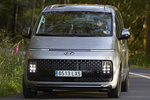 Hyundai Staria 2.2 CRDi 130 kW (177 CV) 4x4 AT 7 plazas Premium 7 plazas Monovolumen Shimmering Silver Metallic Exterior Frontal 5 puertas