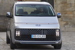 Hyundai Staria 2.2 CRDi 130 kW (177 CV) 4x4 AT 7 plazas Premium 7 plazas Monovolumen Shimmering Silver Metallic Exterior Lateral-Frontal 5 puertas