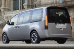 Hyundai Staria 2.2 CRDi 130 kW (177 CV) 4x4 AT 7 plazas Premium 7 plazas Monovolumen Shimmering Silver Metallic Exterior Lateral-Posterior 5 puertas
