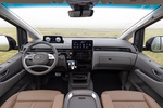Hyundai Staria 2.2 CRDi 130 kW (177 CV) 4x4 AT 7 plazas Premium con tapicer&iacute;a marr&oacute;n 7 plazas Monovolumen Interior Salpicadero 5 puertas