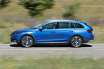 Skoda Octavia Combi Scout 2.0 TDI 110 kW (150 CV) DSG 4x4 Combi Scout Turismo familiar Azul Race Metalizado Exterior Lateral 5 puertas
