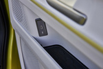 Volkswagen ID. Buzz Batalla Corta 150 kW (204 CV) 77 kWh 5 asientos Pro con detalles Amarillo Lima Veh&iacute;culo comercial Interior Conexi&oacute;n fuentes externas 5 puertas