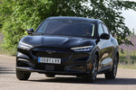 Ford Mustang Mach-E RWD 216 kW (294 CV) Rango Extendido 99 kWh Mach-E RWD Rango Extendido Todo terreno Negro absoluto Exterior Frontal-Lateral 5 puertas