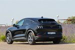 Ford Mustang Mach-E RWD 216 kW (294 CV) Rango Extendido 99 kWh Mach-E RWD Rango Extendido Todo terreno Negro absoluto Exterior Lateral-Posterior 5 puertas