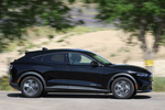Ford Mustang Mach-E RWD 216 kW (294 CV) Rango Extendido 99 kWh Mach-E RWD Rango Extendido Todo terreno Negro absoluto Exterior Lateral 5 puertas
