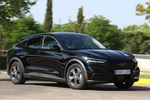 Ford Mustang Mach-E RWD 216 kW (294 CV) Rango Extendido 99 kWh Mach-E RWD Rango Extendido Todo terreno Negro absoluto Exterior Lateral-Frontal 5 puertas