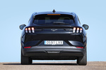 Ford Mustang Mach-E RWD 216 kW (294 CV) Rango Extendido 99 kWh Mach-E RWD Rango Extendido Todo terreno Negro absoluto Exterior Posterior 5 puertas