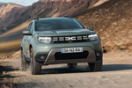 Dacia Duster Gama Duster Nuevo logotipo Todo terreno Gris Cometa Exterior Frontal-Lateral 5 puertas