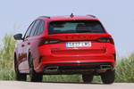 Skoda Octavia Combi RS 2.0 TSI 180 kW (245 CV) DSG Combi RS iV Turismo familiar Rojo Velvet Metalizado Exterior Lateral-Posterior 5 puertas