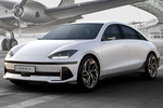 Hyundai IONIQ 6 239 kW (325 CV) 77 kWh AWD Energy Turismo Serenity White Exterior Frontal-Lateral 4 puertas