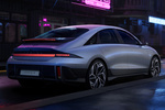 Hyundai IONIQ 6 239 kW (325 CV) 77 kWh AWD Energy Turismo Serenity White Exterior Posterior-Lateral 4 puertas