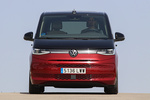 Volkswagen T7 Multivan Corto 1.4 eHybrid 160 kW (218 CV) DSG 6 vel. Style Multivan Corto eHybrid Veh&iacute;culo comercial Deep Black Pearl Effect / Fortana Red Metallic Exterior Frontal 5 puertas