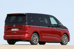 Volkswagen T7 Multivan Corto 1.4 eHybrid 160 kW (218 CV) DSG 6 vel. Style Multivan Corto eHybrid Veh&iacute;culo comercial Deep Black Pearl Effect / Fortana Red Metallic Exterior Posterior-Lateral 5 puertas