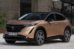 Nissan Ariya 87 kWh 4x2 Evolve Todo terreno Akatsuki Copper con Techo Ninja Black Exterior Frontal-Lateral 5 puertas