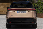 Nissan Ariya 87 kWh 4x2 Evolve Todo terreno Akatsuki Copper con Techo Ninja Black Exterior Posterior 5 puertas