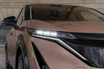 Nissan Ariya 87 kWh 4x2 Evolve Todo terreno Akatsuki Copper con Techo Ninja Black Exterior Faro 5 puertas