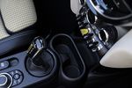 MINI MINI 3p Cooper SE Convertible 3p Cooper SE Convertible Descapotable Interior Palanca de Cambios 3 puertas