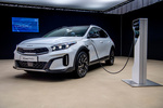 KIA XCeed 1.6 PHEV 104 kW (141 CV) DCT eTech PHEV Todo terreno Deluxe White Exterior Frontal-Lateral 5 puertas