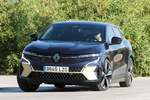 Renault M&eacute;gane E-TECH 100% el&eacute;ctrico EV60 160 kW (220 CV) optimum charge iconic Turismo Azul Rayo Exterior Frontal-Lateral 5 puertas