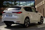 Mazda CX-60 Gama CX-60 PHEV Takumi PHEV Todo terreno Rodium White Exterior Posterior-Lateral 5 puertas