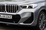 BMW iX1 xDrive30 Paquete M Sport Todo terreno BMW Individual Frozen Pure Grey Metalizado Exterior Faro 5 puertas