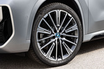 BMW iX1 xDrive30 Paquete M Sport Todo terreno BMW Individual Frozen Pure Grey Metalizado Exterior Llanta 5 puertas