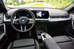 BMW iX1 xDrive30 Paquete M Sport con Tapicer&iacute;a Sensatec Perforado Black Todo terreno Interior Salpicadero 5 puertas
