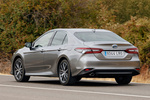 Toyota Camry Electric Hybrid Luxury Turismo Gris Metalizado Exterior Lateral-Posterior 4 puertas
