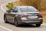 Toyota Camry Electric Hybrid Luxury Turismo Gris Metalizado Exterior Lateral-Posterior 4 puertas