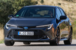 Toyota Corolla 140H Premium Turismo Gris Grafito con Techo Negro Exterior Frontal-Lateral 4 puertas