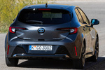 Toyota Corolla 140H Premium Turismo Gris Grafito con Techo Negro Exterior Posterior-Lateral 4 puertas