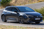 Toyota Corolla 140H Premium Turismo Gris Grafito con Techo Negro Exterior Lateral-Frontal 4 puertas