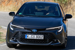 Toyota Corolla 140H Premium Turismo Gris Grafito con Techo Negro Exterior Frontal 4 puertas