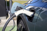 KIA XCeed 1.6 PHEV 104 kW (141 CV) DCT eTech PHEV Todo terreno Yuca Steel Gray Exterior Toma de recarga 5 puertas