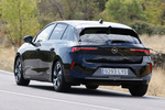 Opel Astra 1.2 Turbo 96 kW (130 CV) Elegance Turismo Karbon Black Exterior Lateral-Posterior 5 puertas