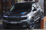 Jeep Avenger BEV 115 kW (156 CV) Customized BEV Todo terreno Granito Exterior Frontal-Lateral 5 puertas