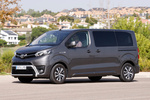 Toyota Proace Verso Electric Medio 75 kWh 7 plazas Verso Electric VIP Luxury 7 plazas Veh&iacute;culo comercial Gris Falcon Exterior Frontal-Lateral 5 puertas