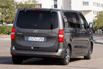 Toyota Proace Verso Electric Medio 75 kWh 7 plazas Verso Electric VIP Luxury 7 plazas Veh&iacute;culo comercial Gris Falcon Exterior Posterior-Lateral 5 puertas