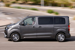 Toyota Proace Verso Electric Medio 75 kWh 7 plazas Verso Electric VIP Luxury 7 plazas Veh&iacute;culo comercial Gris Falcon Exterior Lateral 5 puertas