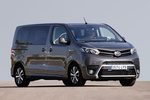 Toyota Proace Verso Electric Medio 75 kWh 7 plazas Verso Electric VIP Luxury 7 plazas Veh&iacute;culo comercial Gris Falcon Exterior Lateral-Frontal 5 puertas