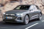 Audi Q8 50 e-tron quattro e-tron S line con Paquete Black  Todo terreno Gris cronos Exterior Frontal-Lateral 5 puertas