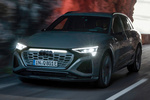 Audi Q8 50 e-tron quattro e-tron S line con Paquete Black  Todo terreno Gris cronos Exterior Frontal-Lateral 5 puertas