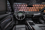 Audi Q8 50 e-tron quattro e-tron S line con Cuero Valcona (prensa) Todo terreno Interior Salpicadero 5 puertas