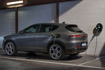 Alfa Romeo Tonale Plug-In Hybrid Q4 Edici&oacute;n Especial Plug-in Hybrid Todo terreno Gris Vesuvio Exterior Toma de recarga 5 puertas