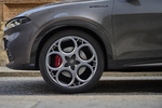 Alfa Romeo Tonale Plug-In Hybrid Q4 Edici&oacute;n Especial Plug-in Hybrid Todo terreno Gris Vesuvio Exterior Llanta 5 puertas